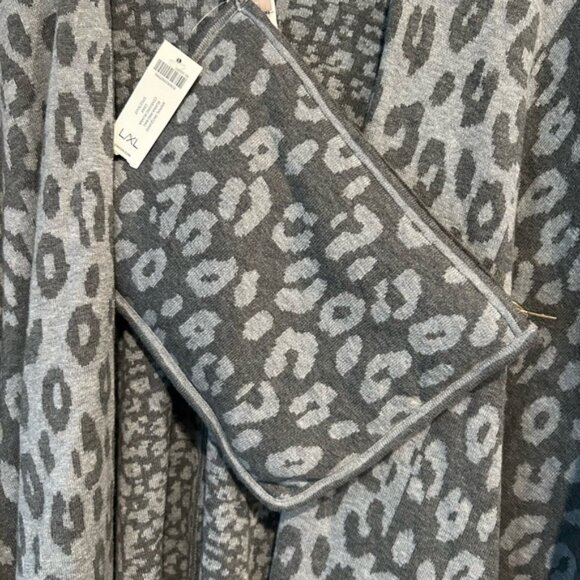 NWT Chico's Gray Animal Cotton Jacquard Ruana Set with Zipper Bag L XL - Picture 5 of 8